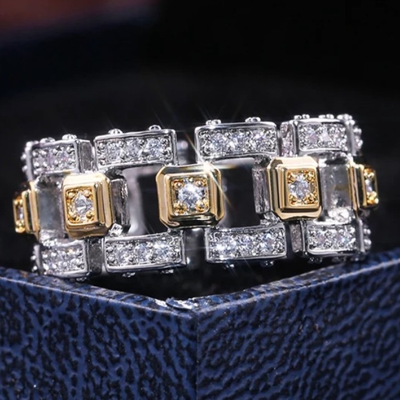 *NEW* Two Tone Diamond Beautiful Ring - Picture 7 of 7